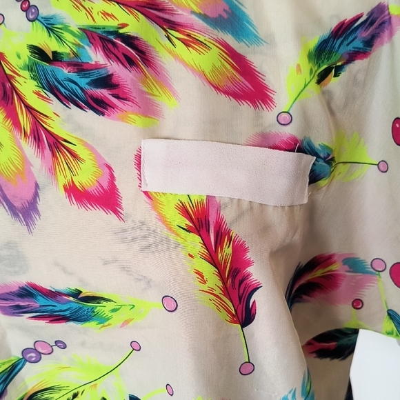 Colorful Feather Print Women's Top. Large, Good Condition - Picture 4 of 8